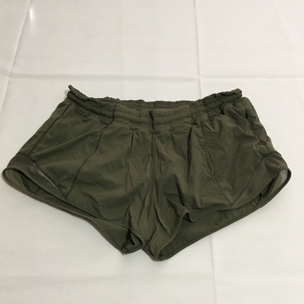 Lululemon Hotty Hot Low-Rise Lined Shorts Womens Size 6 Green Mesh Trim